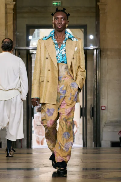 Look 32